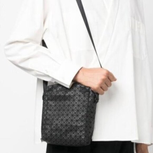 BAO BAO ISSEY MIYAKE Voyager One-Tone Black Crossbody Bag – Made in Japan - Picture 4 of 12